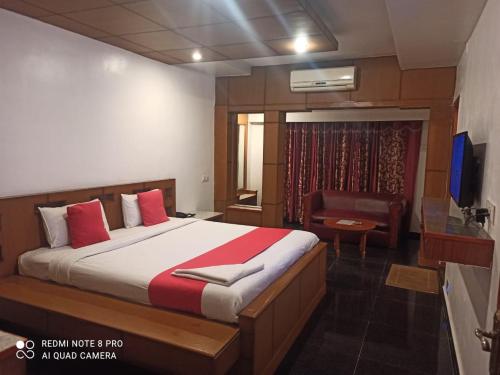 Brindhavan Hotels,Oyo 29130 Brindhavan Hotels Is Conveniently Located In The Popular Tiruppur Area. The Property Offer,3 star