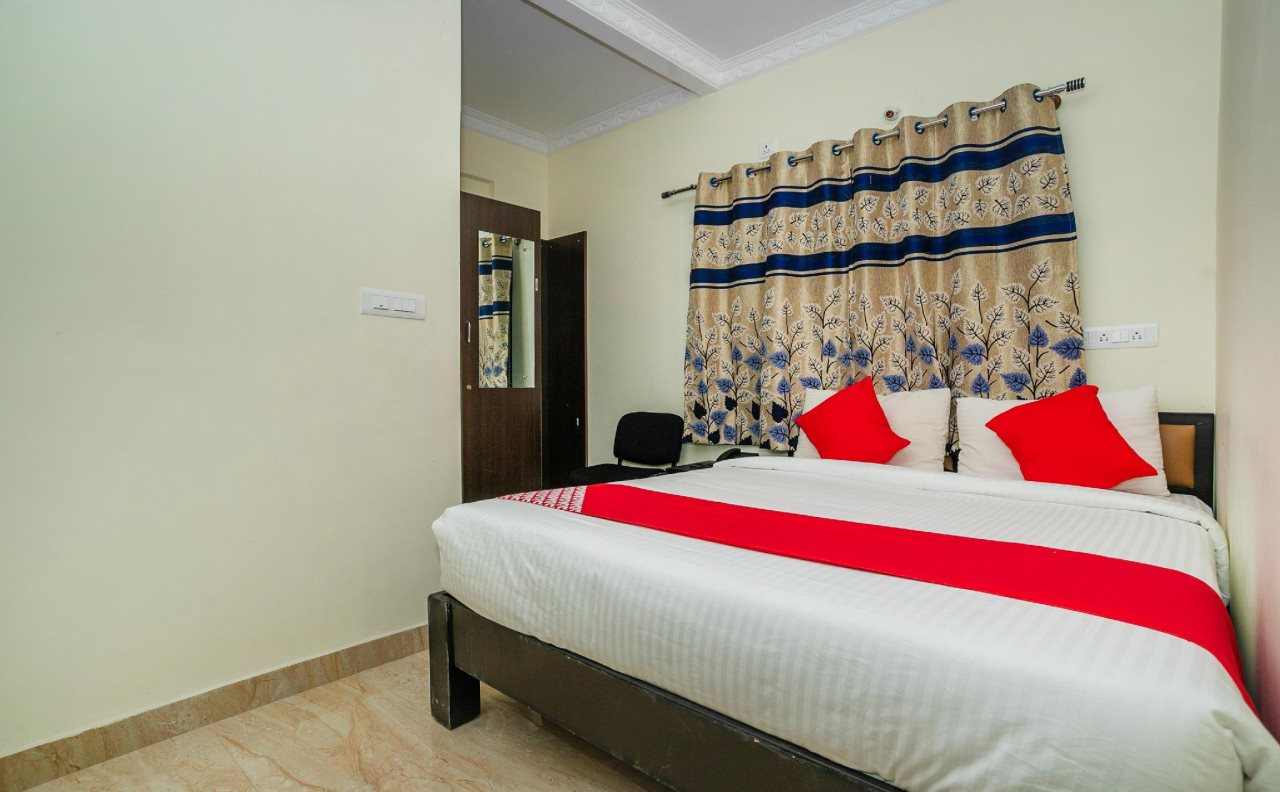 oyo 28119 omkar global inn