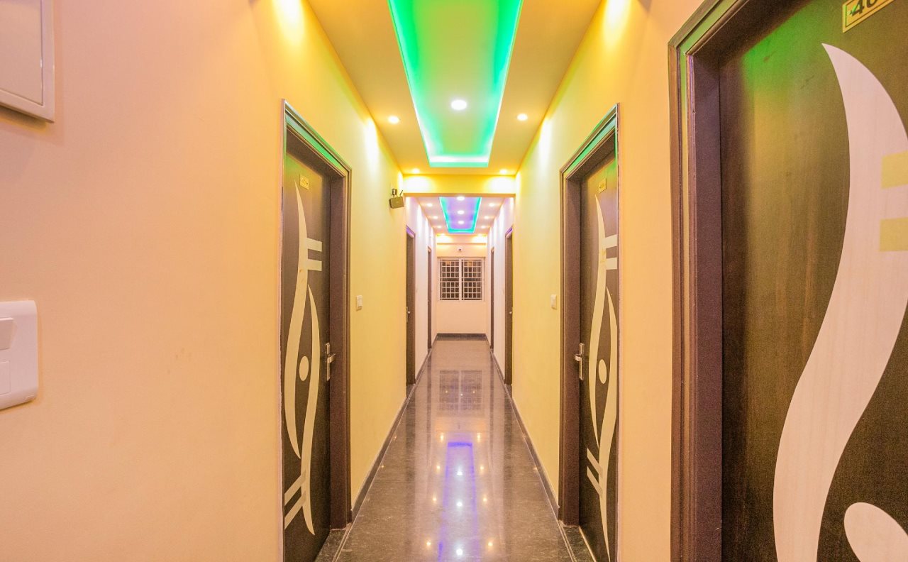 oyo 28119 omkar global inn