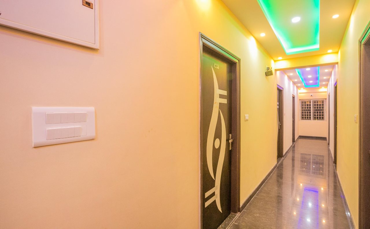 oyo 28119 omkar global inn