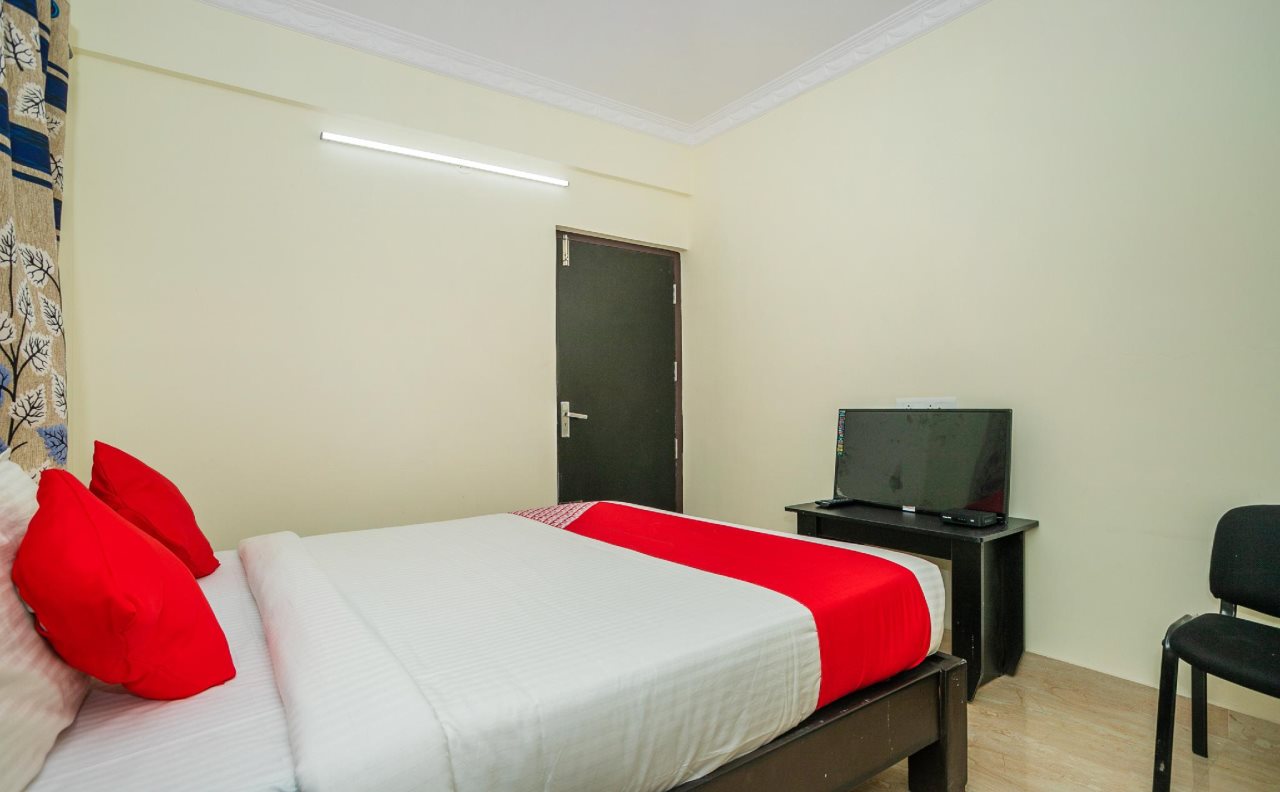 oyo 28119 omkar global inn