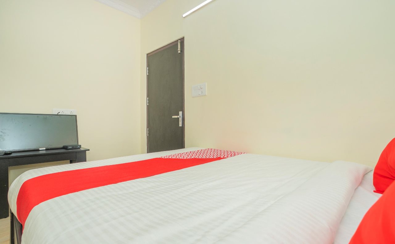 oyo 28119 omkar global inn