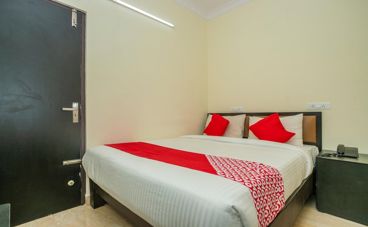 oyo 28119 omkar global inn