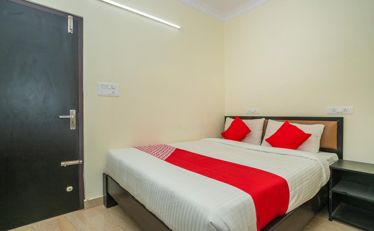 oyo 28119 omkar global inn