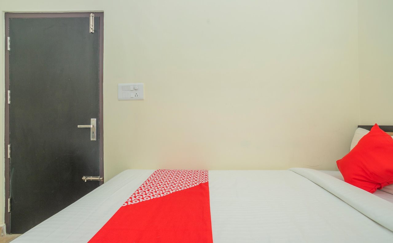 oyo 28119 omkar global inn