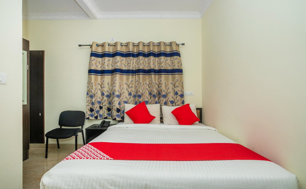 oyo 28119 omkar global inn