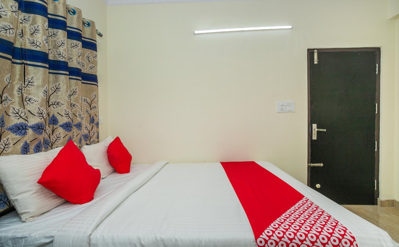 oyo 28119 omkar global inn