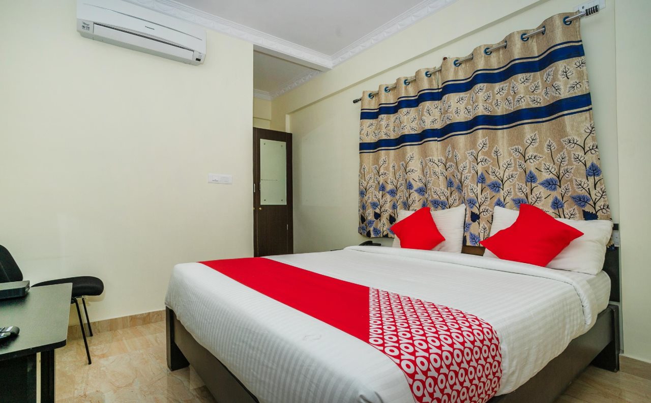 oyo 28119 omkar global inn