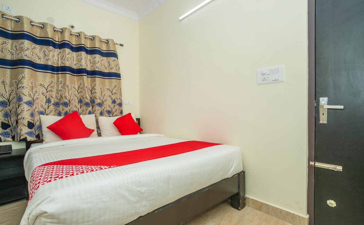 oyo 28119 omkar global inn