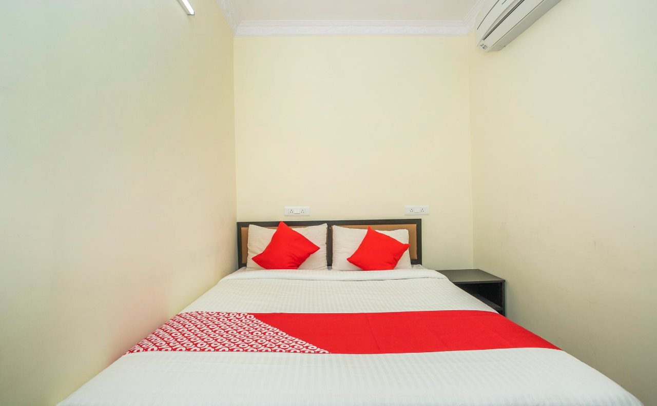 oyo 28119 omkar global inn