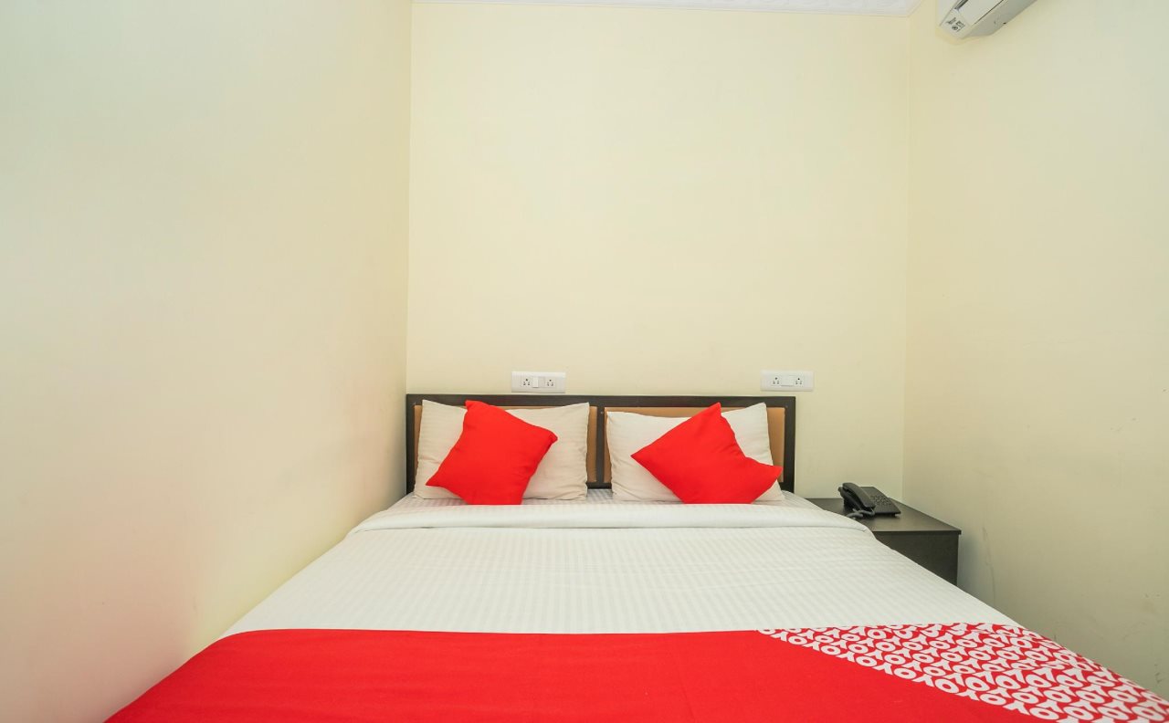 oyo 28119 omkar global inn