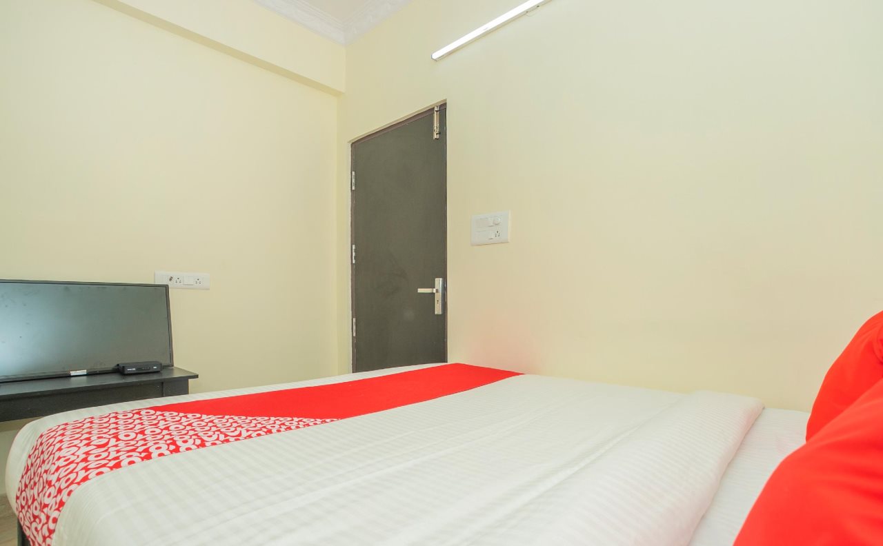 oyo 28119 omkar global inn