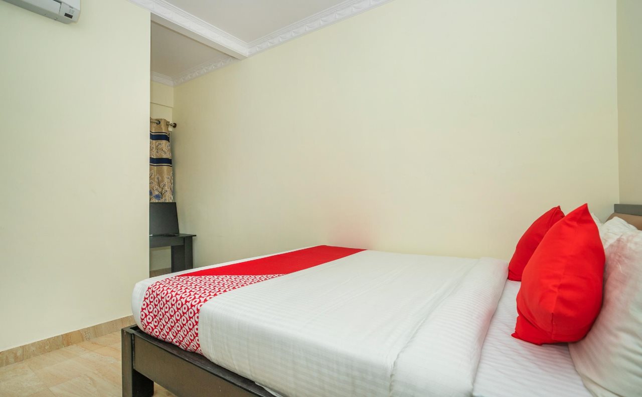 oyo 28119 omkar global inn