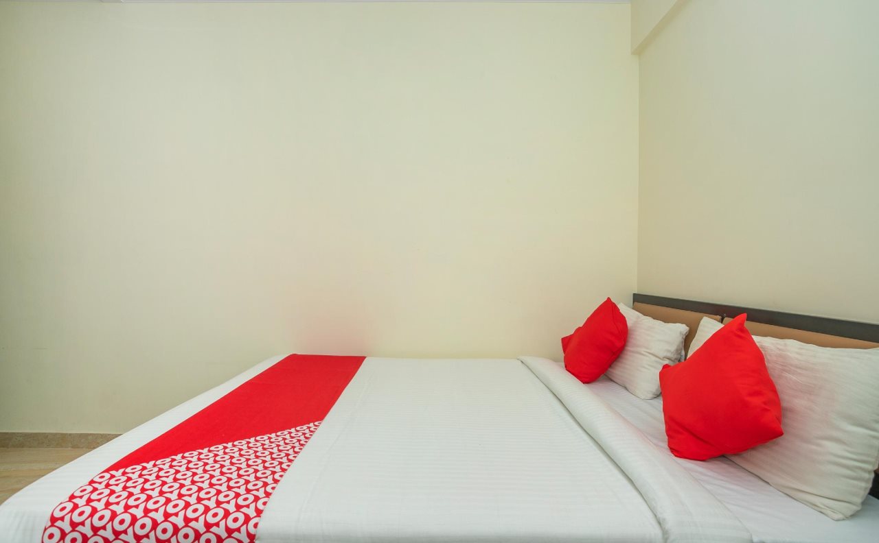oyo 28119 omkar global inn