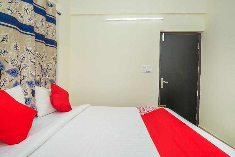 oyo 28119 omkar global inn