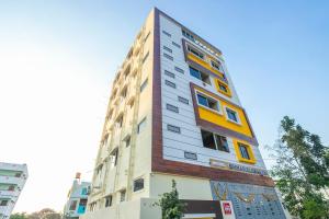 oyo 28119 omkar global inn