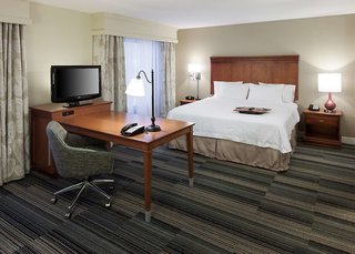 hampton inn and suites davenport
