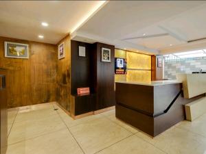 the lounge business hotel