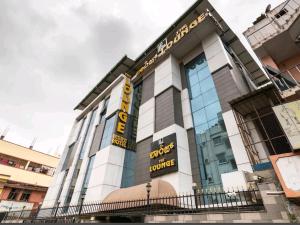 the lounge business hotel