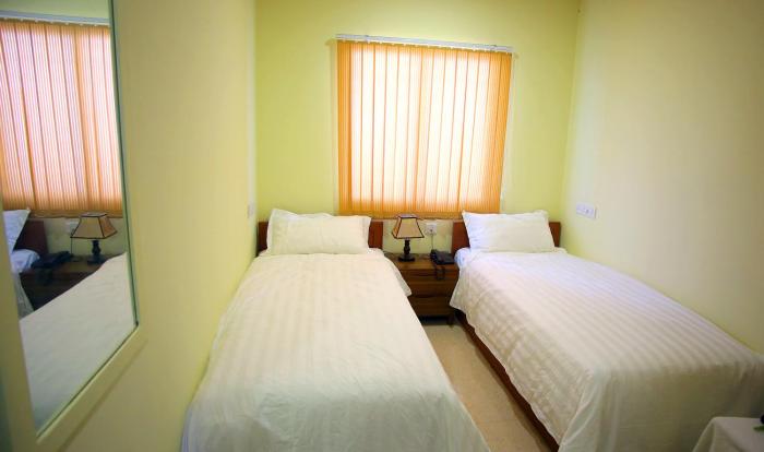 the lounge business hotel