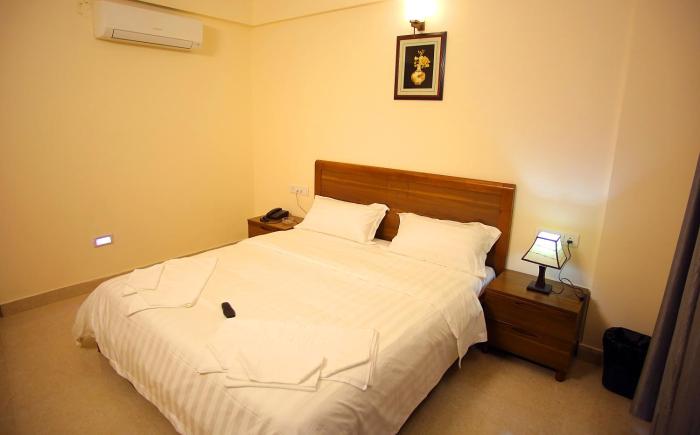 the lounge business hotel