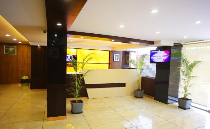 the lounge business hotel