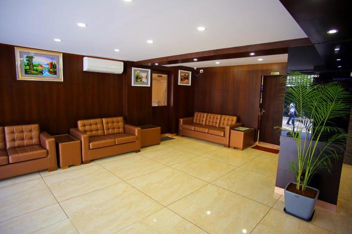 the lounge business hotel