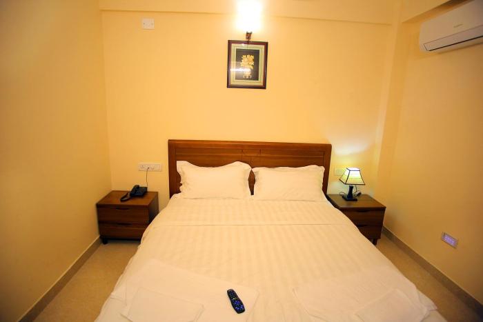 the lounge business hotel