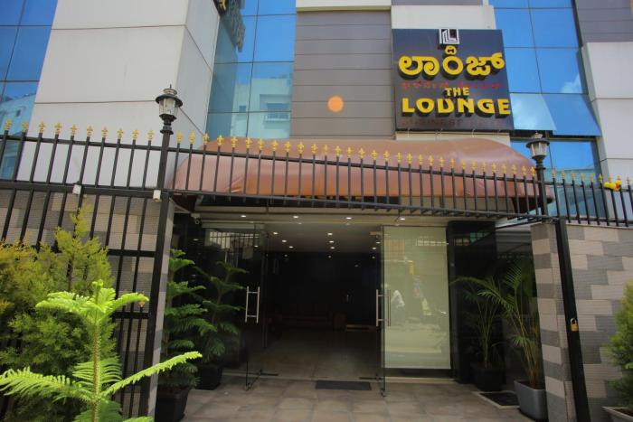the lounge business hotel