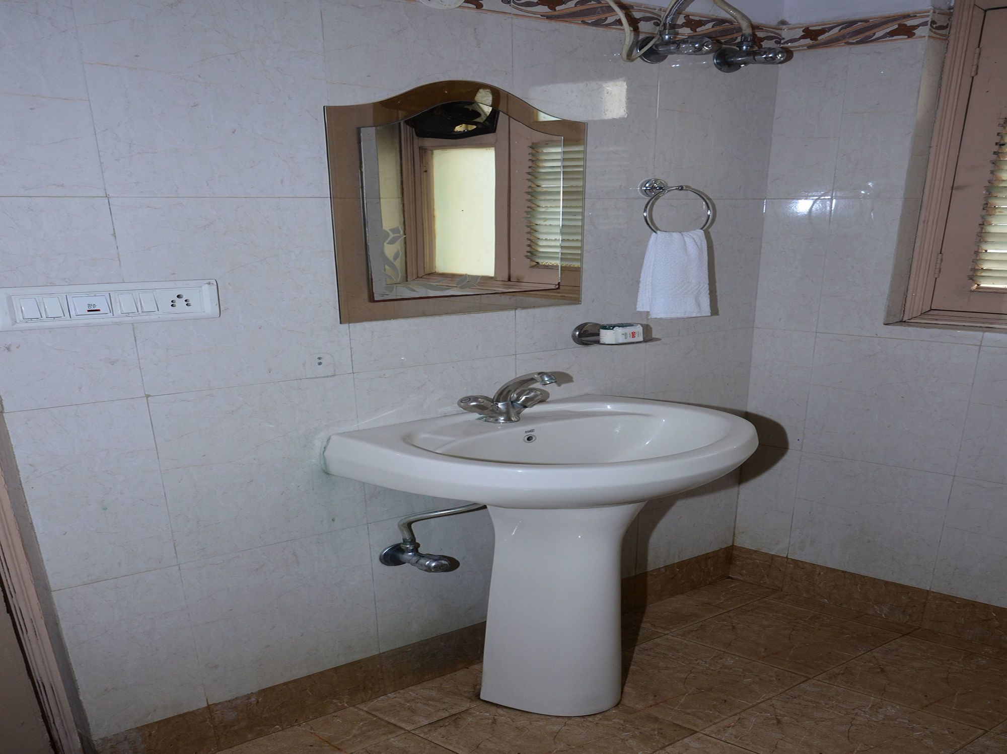 hotel rajlaxmi palace by oyo rooms