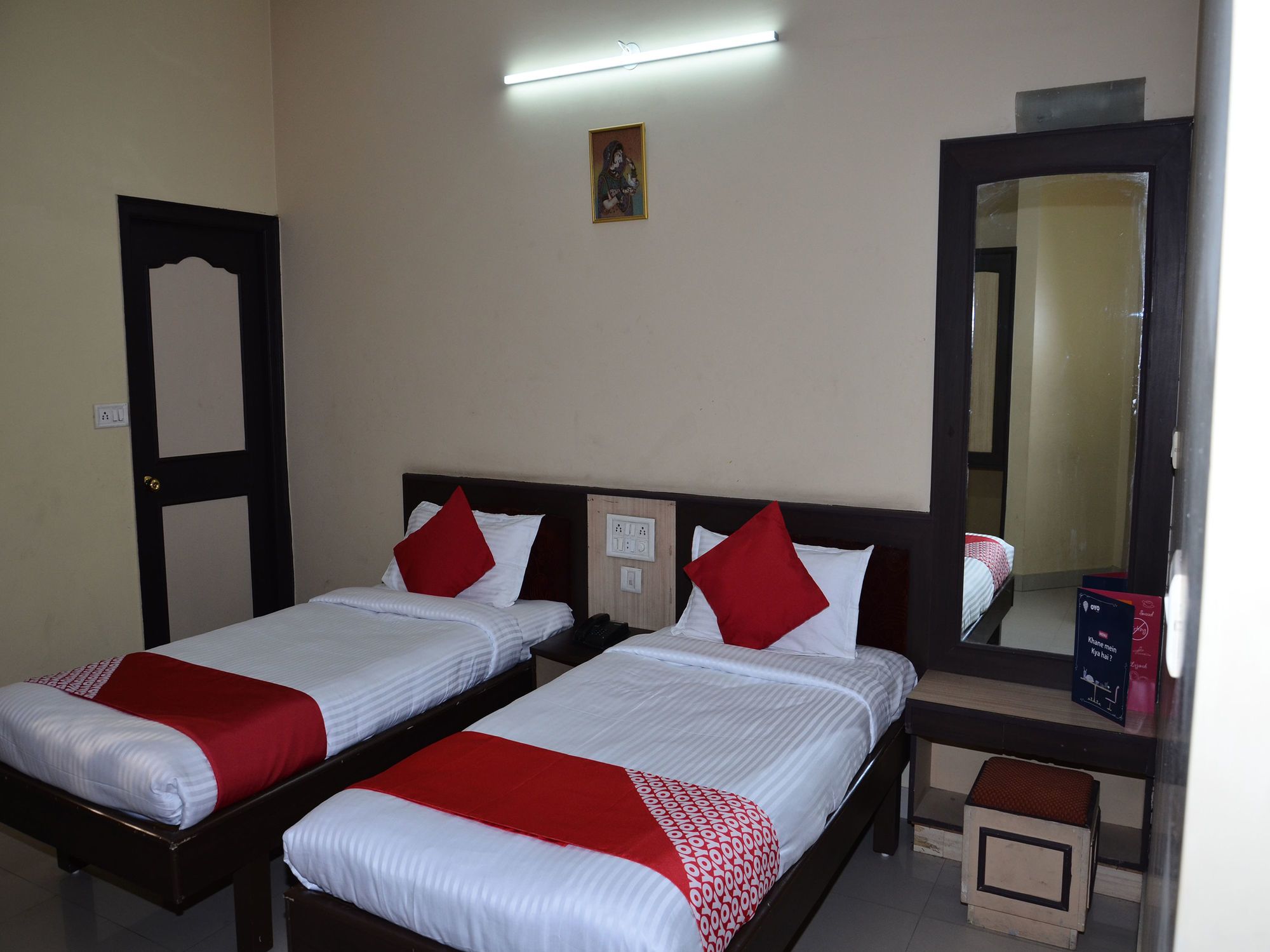 hotel rajlaxmi palace by oyo rooms