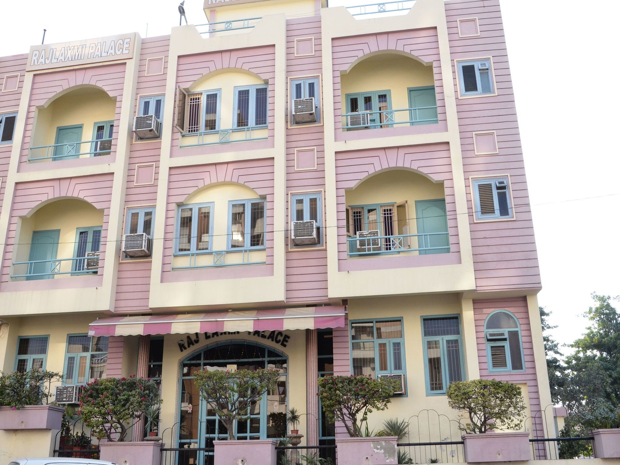 hotel rajlaxmi palace by oyo rooms