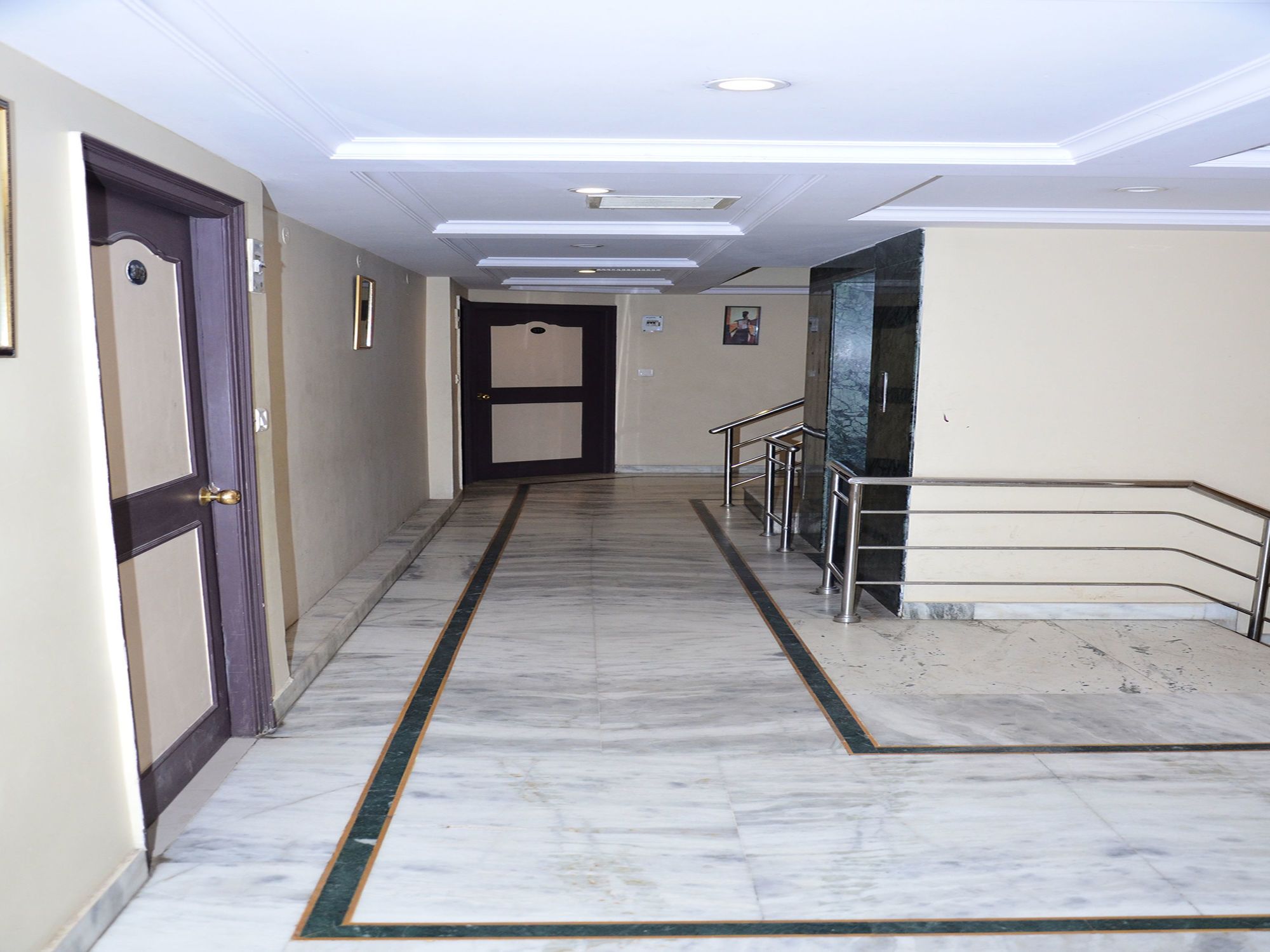 hotel rajlaxmi palace by oyo rooms