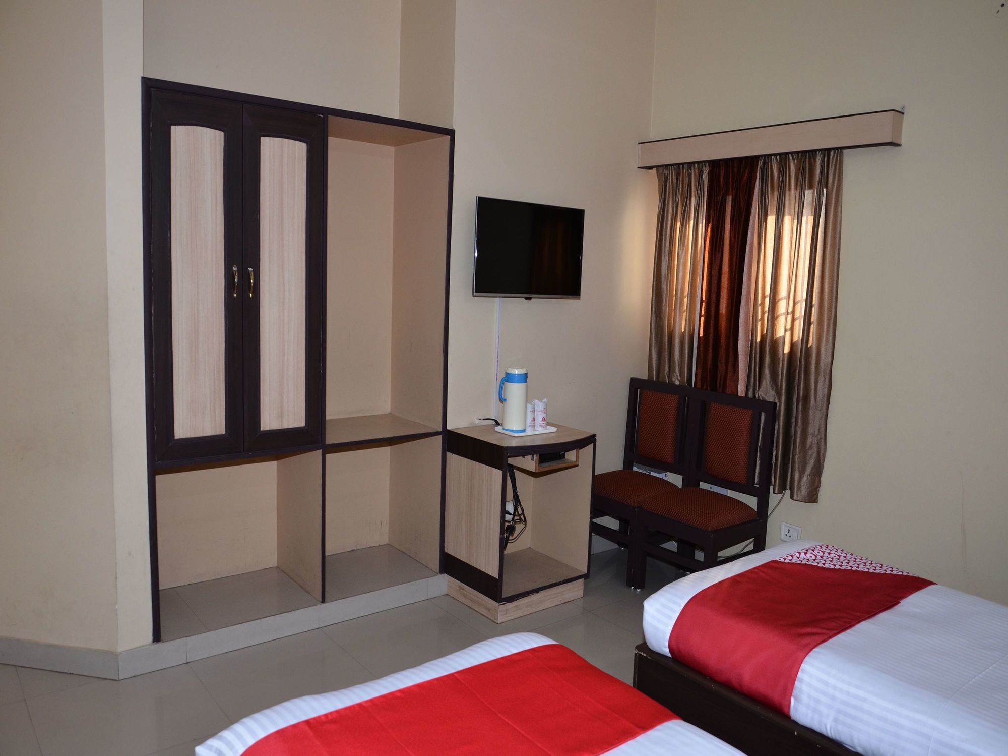 hotel rajlaxmi palace by oyo rooms