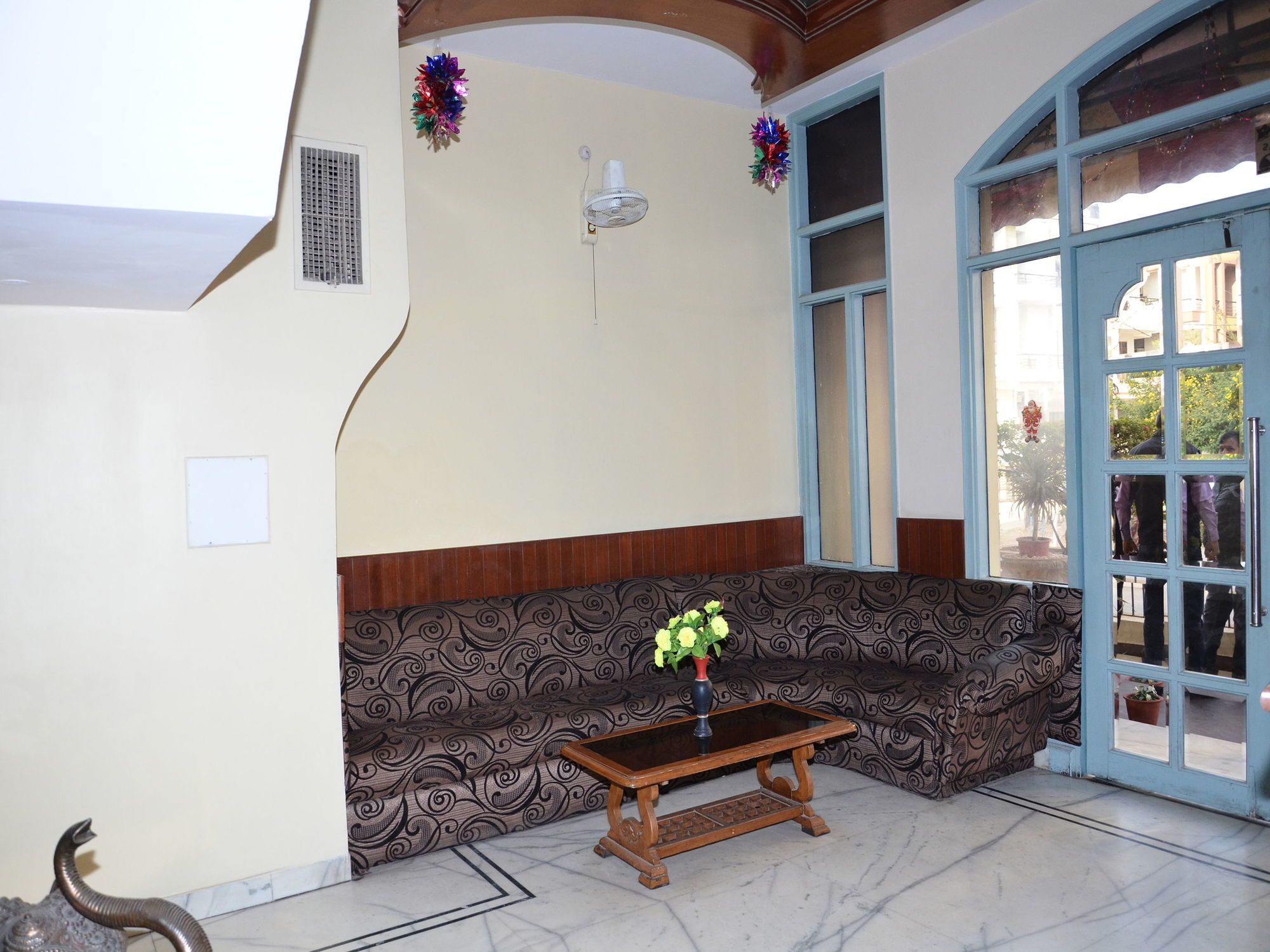 hotel rajlaxmi palace by oyo rooms