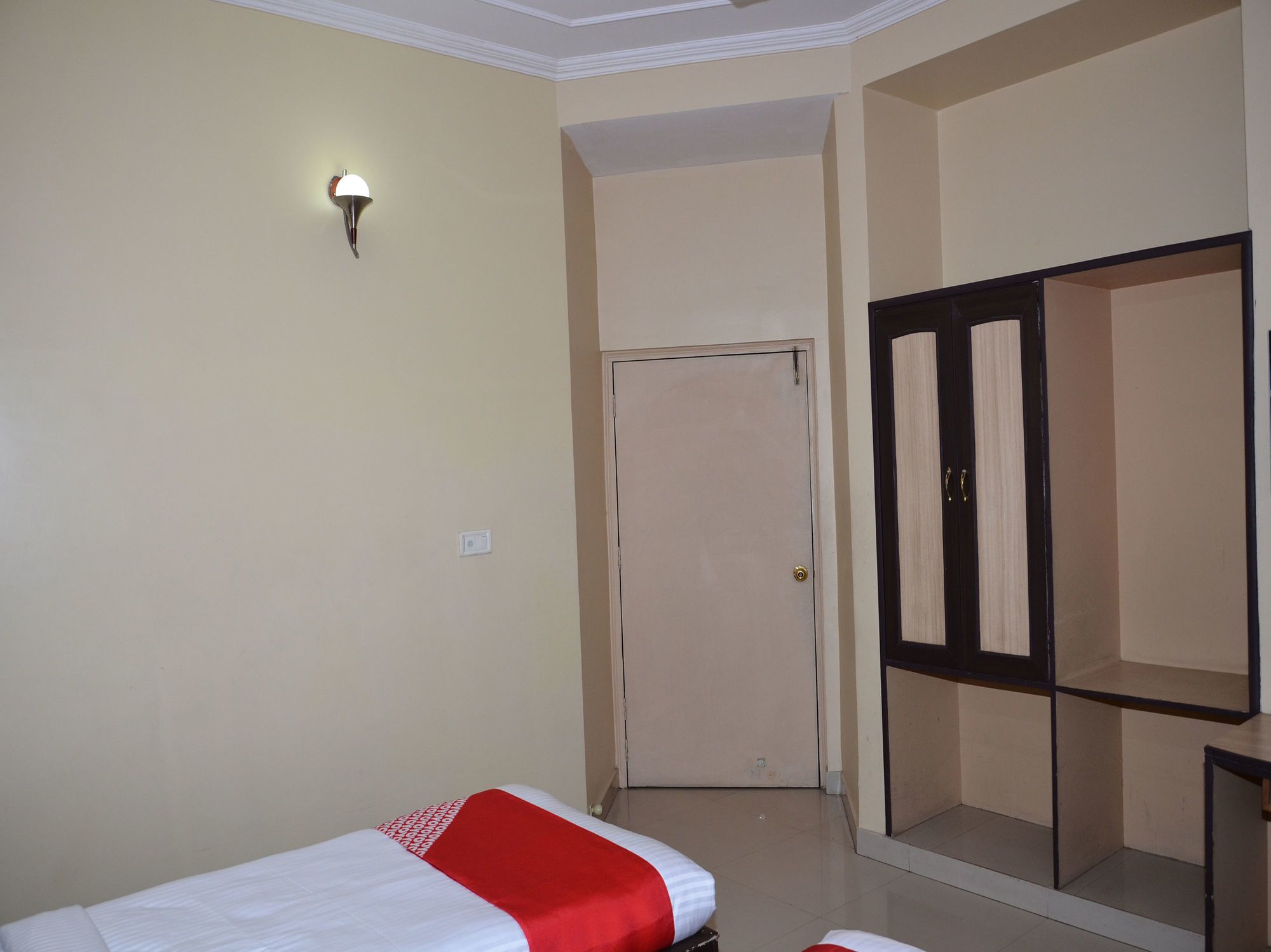 hotel rajlaxmi palace by oyo rooms