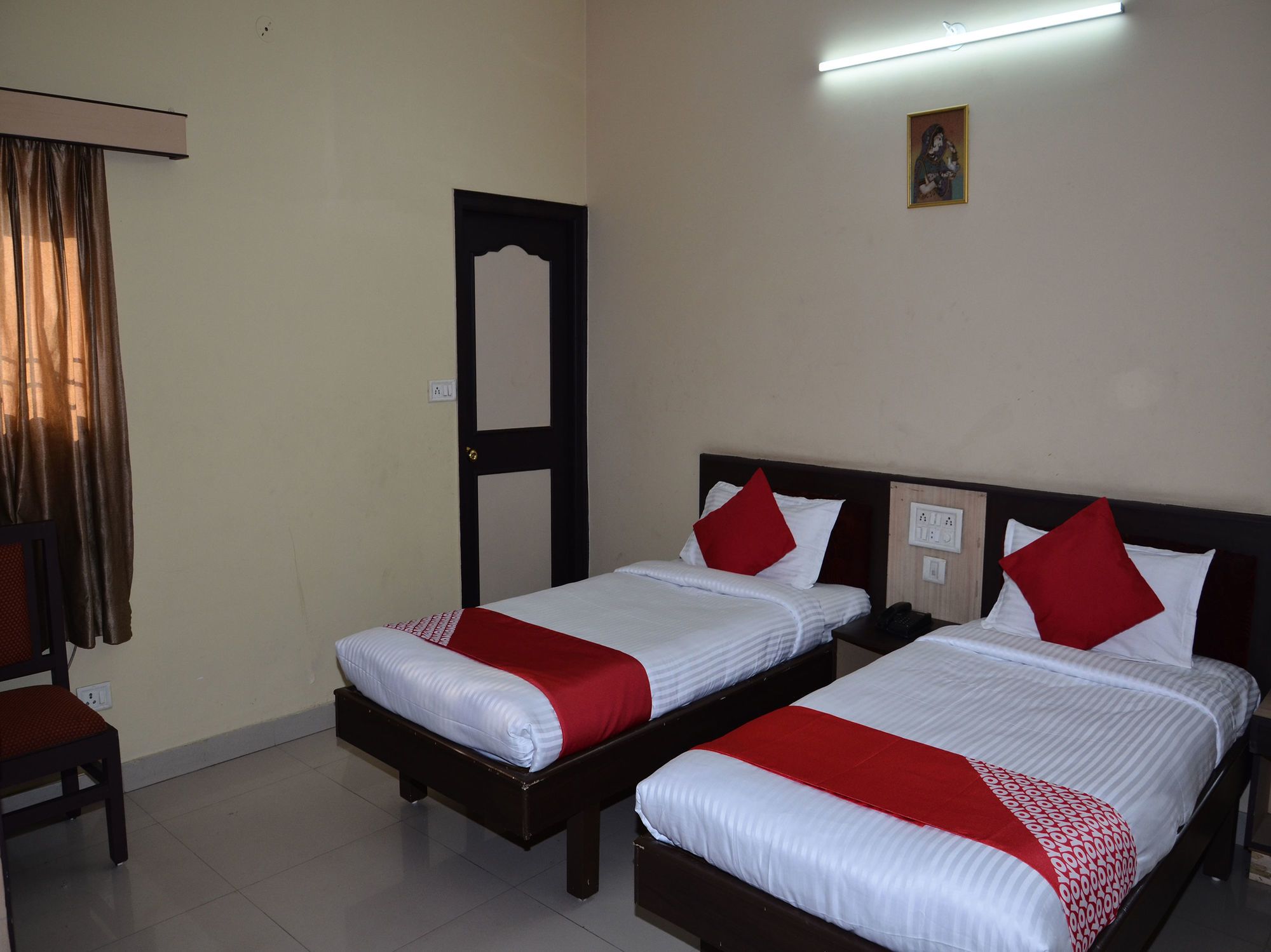 hotel rajlaxmi palace by oyo rooms