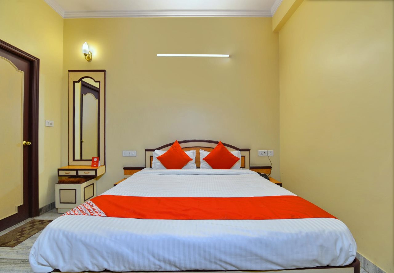 hotel rajlaxmi palace by oyo rooms