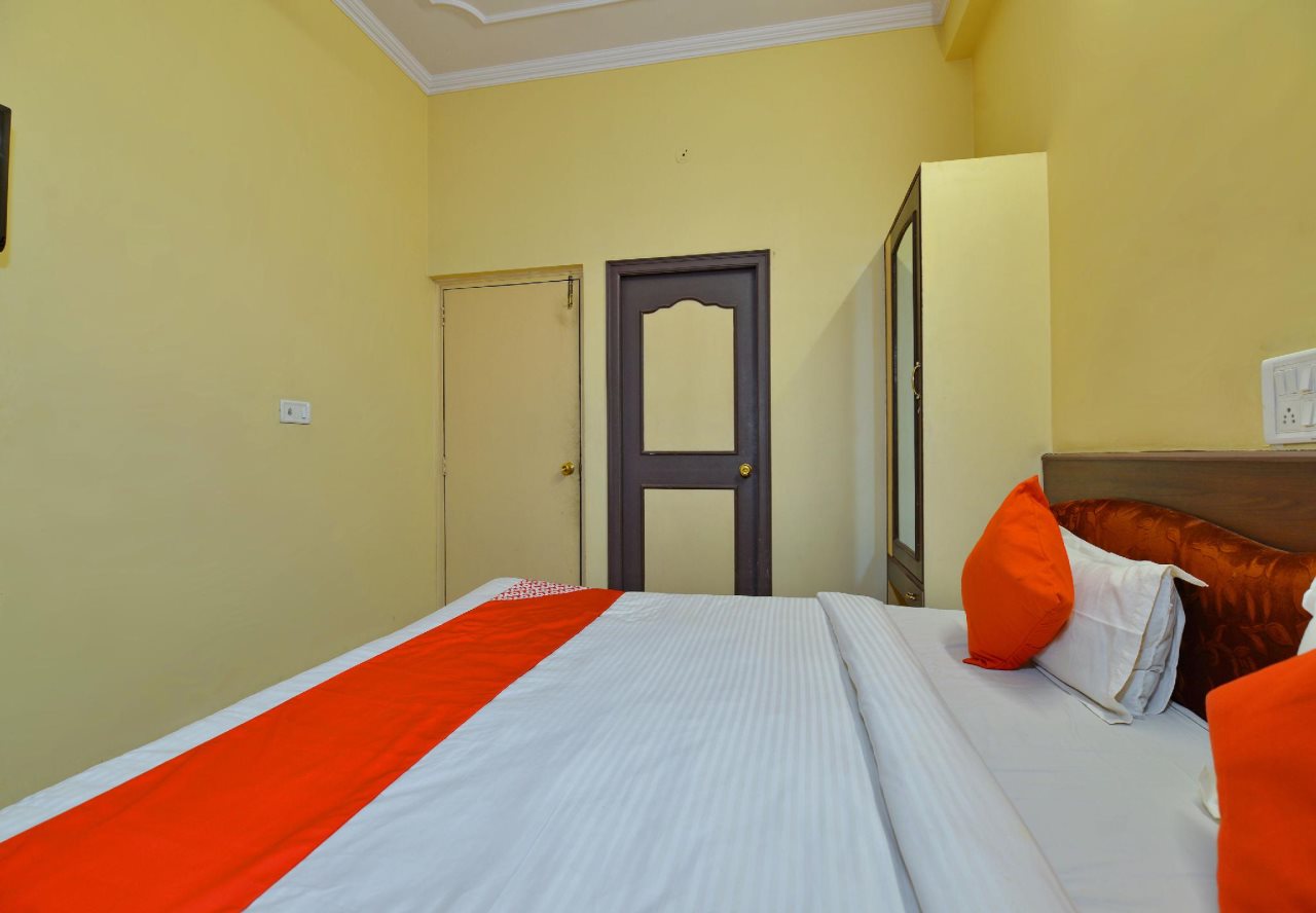 hotel rajlaxmi palace by oyo rooms