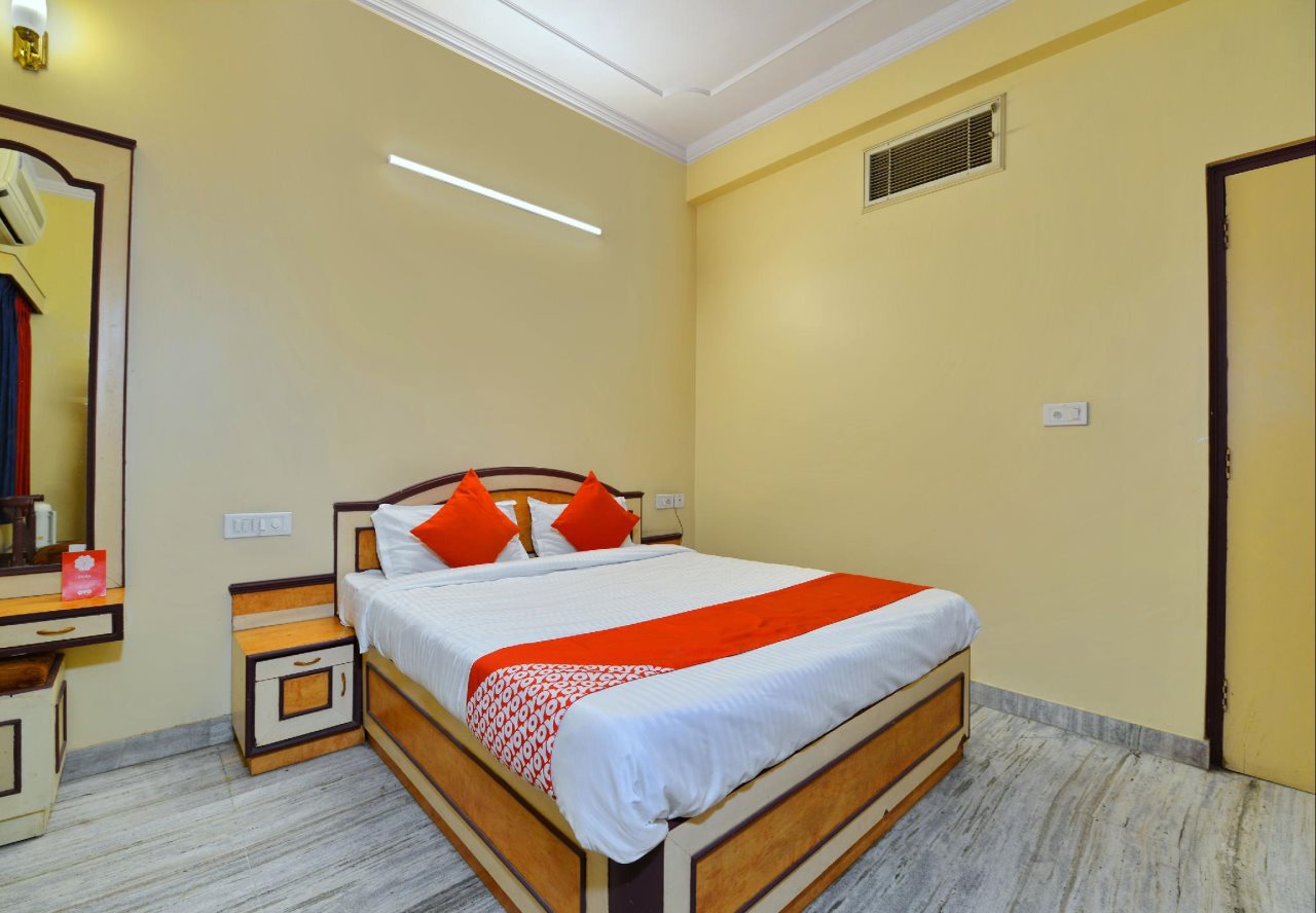 hotel rajlaxmi palace by oyo rooms