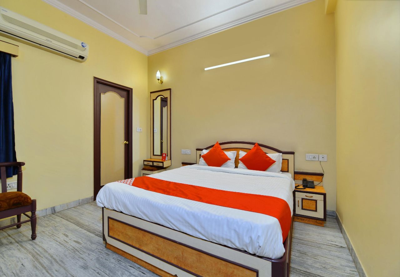 hotel rajlaxmi palace by oyo rooms