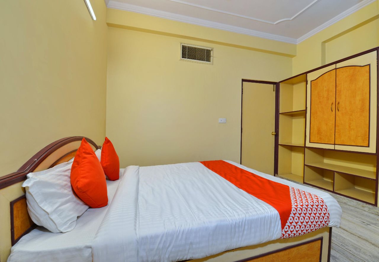 hotel rajlaxmi palace by oyo rooms