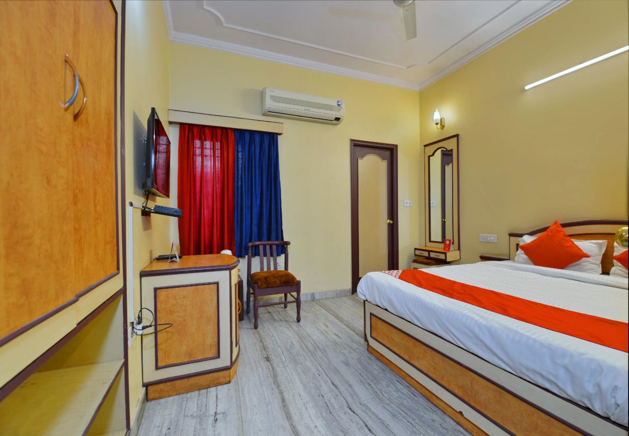 hotel rajlaxmi palace by oyo rooms
