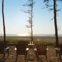 blue ocean sands on the beach