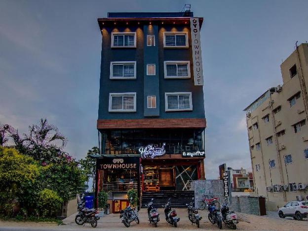 oyo townhouse 040 global village tech park