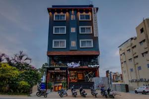 oyo townhouse 040 global village tech park