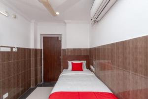 capital o 27775 hotel srinivasa residency