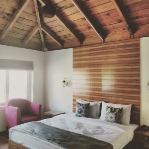 Sojourn By The Lake,,5 star