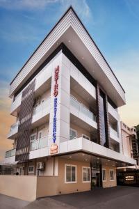 Metro Residency,Eramalloor>>Chempu,2 star