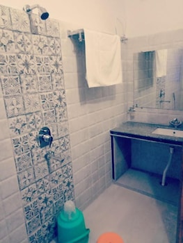 hotel anand lok